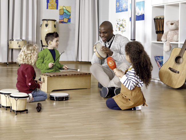 Pic_Pediatric_primary_preschool_music_lesson_Roger_Touchscreen_Mic_Roger_SoundField