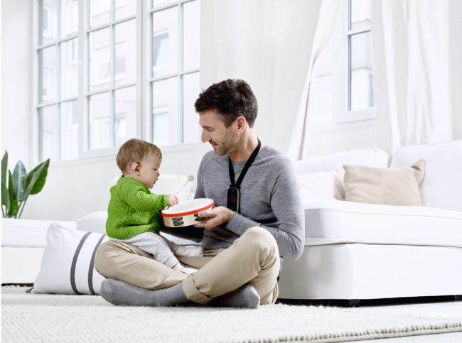 Pic_Pediatric_primary_baby_and_dad_home_playing_instrument