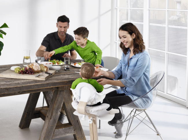 Pi_Perdiatric_primary_family_dinig_at_table